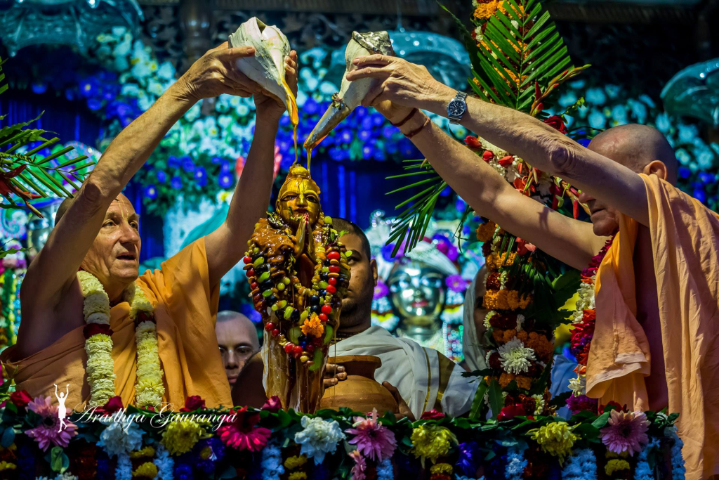 Śrī Advaita Ācārya teaches "Our only desire should be to serve Krishna"